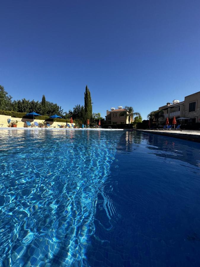 Paradeisos Is A Stunning 2-bed House In